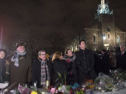 O primeiro-ministro Trudeau, ao lado de outras personalidades, durante vigília nesta segunda-feira.