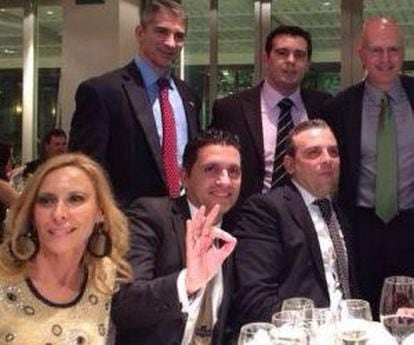 Os líderes espanhóis da Telexfree com o chefe mundial, James Merrill, em pé à esquerda.