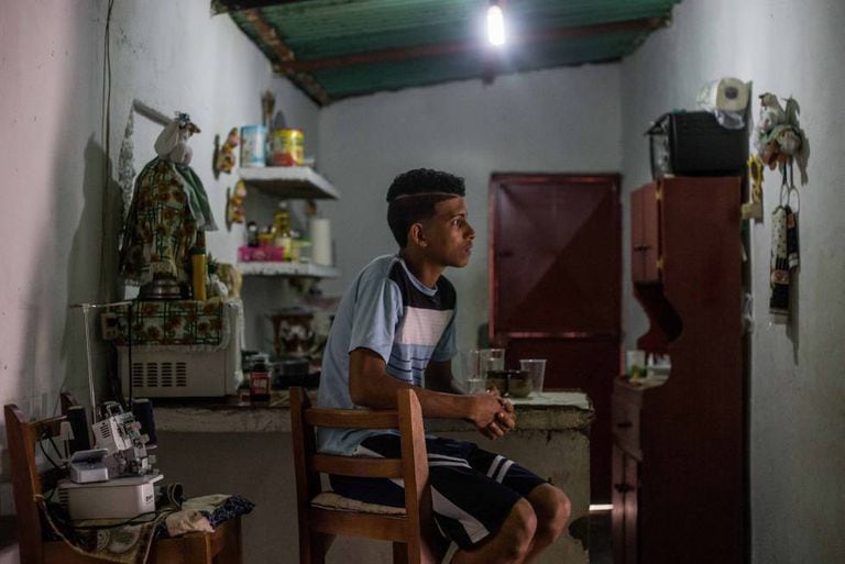 Jovem em Acevedo (Estado de Miranda), depois que uma suposta operação policial deteve seu irmão.