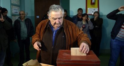 O presidente Mujica vota nas eleições primárias, no último domingo.