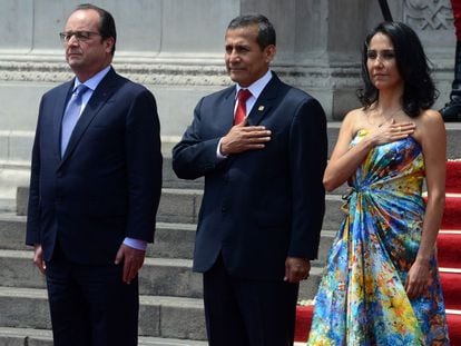 François Hollande, Ollanta Humala e sua mulher, Nadine Heredia, nesta terça.