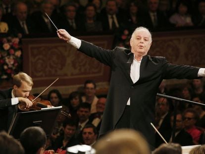 Daniel Barenboim durante o concerto de Ano Novo da Filarmônica de Viena.