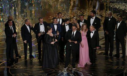 Michael Sugar recebe o Oscar de melhor filme por &#039;Spotlight&#039;