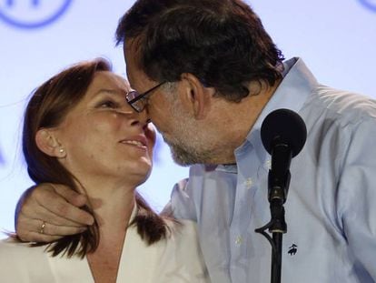 O l&iacute;der do PP, Mariano Rajoy, e sua mulher, Elvira Fernandez.