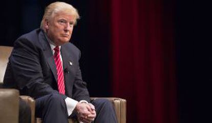 Donald Trump no sábado em Iowa, onde disse que McCain não é um herói.