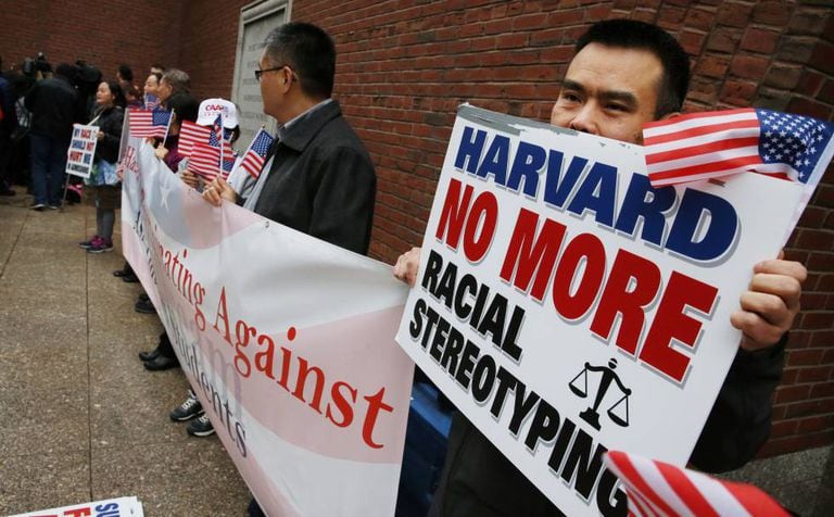 Protesto contra a discriminação positiva em Harvard.