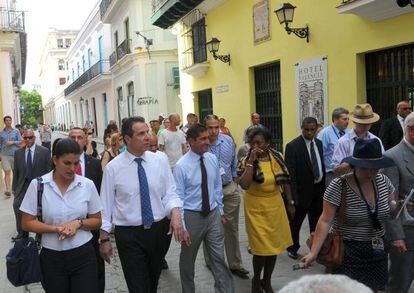 O governador de Nova York com empresários em Cuba