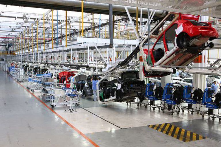 Fábrica em Taubaté. Governo aumentou o IPI sobre veículos, como uma das medidas do ajuste econômico