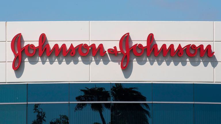 A fachada da sede da Johnson & Johnson em Irvine, na Califórnia.