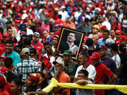 Simpatizantes de Nicolás Maduro nas ruas de Caracas.