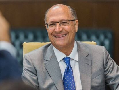 O governador de São Paulo, Geraldo Alckmin (PSDB), em evento com vereadores.