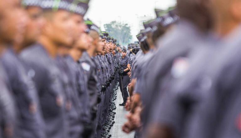 Cerimônia com policiais militares