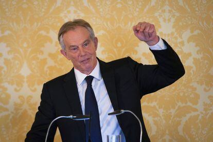 O ex-primeiro-ministro britânico Tony Blair comparece diante da imprensa após a publicação do 'relatório Chilcot'.