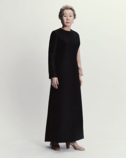 Yuh-Jung Youn no domingo antes dos BAFTA, vestida pela Dior Alta Costura, com design de Maria Grazia Chiuri. 
