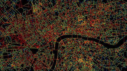Mapa do centro de Londres. Em vermelho, as ruas com mais conexões, em azul, as mais isoladas.