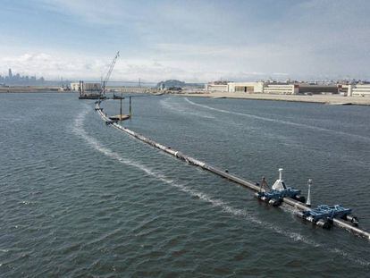 O sistema de limpeza da The Ocean Cleanup.