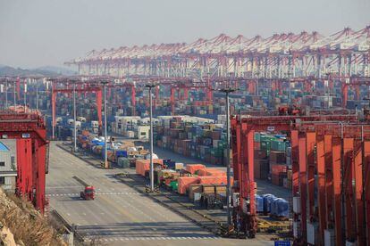 Porto de Xangai, na China, maior parceiro comercial do Brasil. Segundo maior é os EUA.