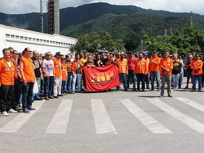 Petroleiros em greve protestam em frente à Refinaria da Petrobras em Cubatão (SP), no dia 13 de fevereiro de 2020.