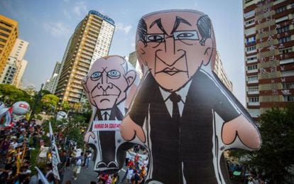 Bonecos de Alckmin e do secretário de Educação de São Paulo, Herman Voorwald, em protesto no dia 20 de outubro contra a reorganização escolar da rede estadual.