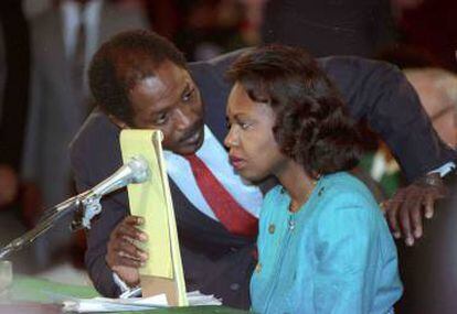 Anita Hill durante seu depoimento ao Comitê Judicial do Senado, em 11 de outubro de 1991.