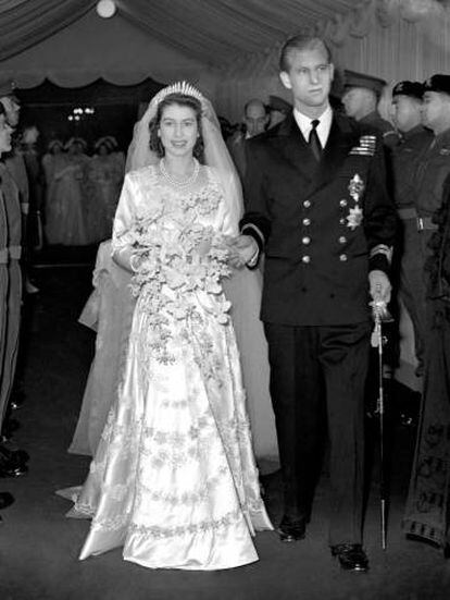Elizabeth da Inglaterra e Philip de Edimburgo, no dia de seu casamento, em novembro de 1947, na Abadia de Westminster