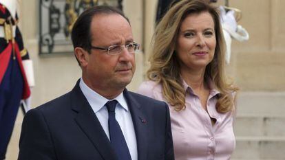 Francois Hollande e sua esposa, Valerie Trierweiler, o passado/passo outubro.
