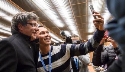 Carles Puigdemont durante uma visita a Suíça.