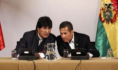 Evo Morais e Ollanta Humala, em Puno (Peru).