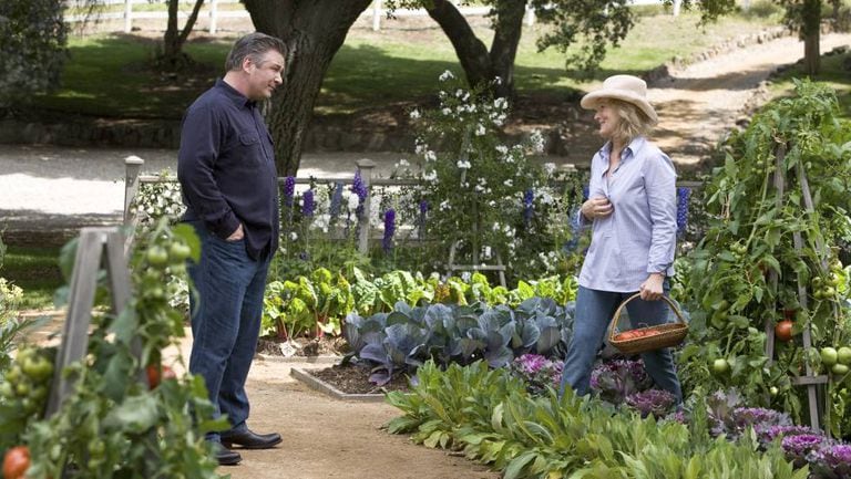 Meryl Streep e Alec Baldwin em cena do filme 'Simplesmente Complicado'.