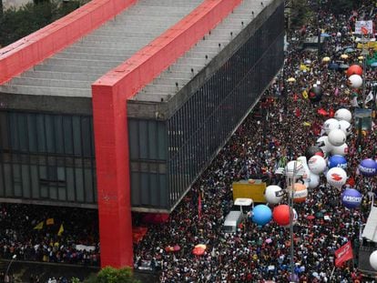 Protesto na av. Paulista contra os cortes na Educação.
