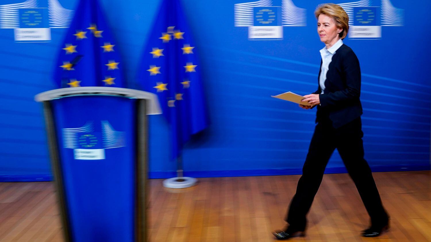 A presidente da Comissão Europeia, Ursula von der Leyen, na terça-feira, no início de uma entrevista coletiva na sede do Executivo comunitário, em Bruxelas.