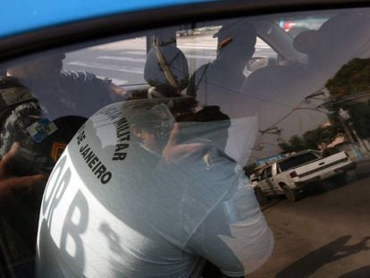 Um dos PMs presos na maior opera&ccedil;&atilde;o contra a corrup&ccedil;&atilde;o policiail no Rio.