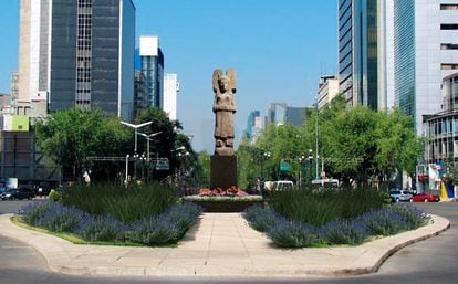 Recreación de la escultura 'La joven de Amajac' en la avenida Paseo de la Reforma