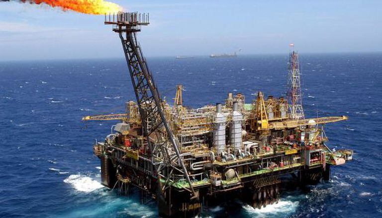 Plataforma marítima da Petrobras em águas fluminenses.