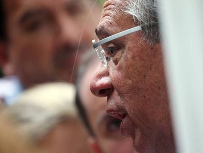 Paulo Guedes fala com jornalistas antes de uma reunião com Jair Bolsonaro no Rio, em setembro de 2019.