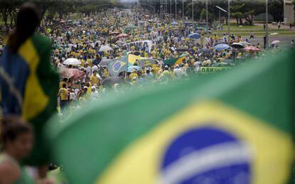 Manifestações contra Dilma em Brasília, neste domingo.