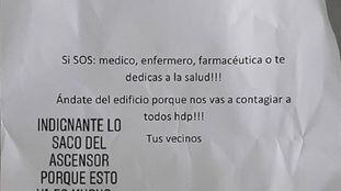 Imagem da advertência enviada ao farmacêutico Fernando Gaitán no elevador de seu prédio de Buenos Aires.