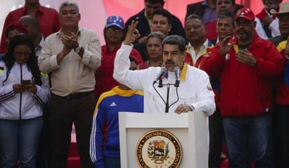 Nicolás Maduro comemora na segunda-feira em Caracas o aniversário de sua eleição.