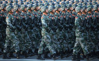 Desfile militar na praça da Paz Celestial (Tiananmen), em Pequim.