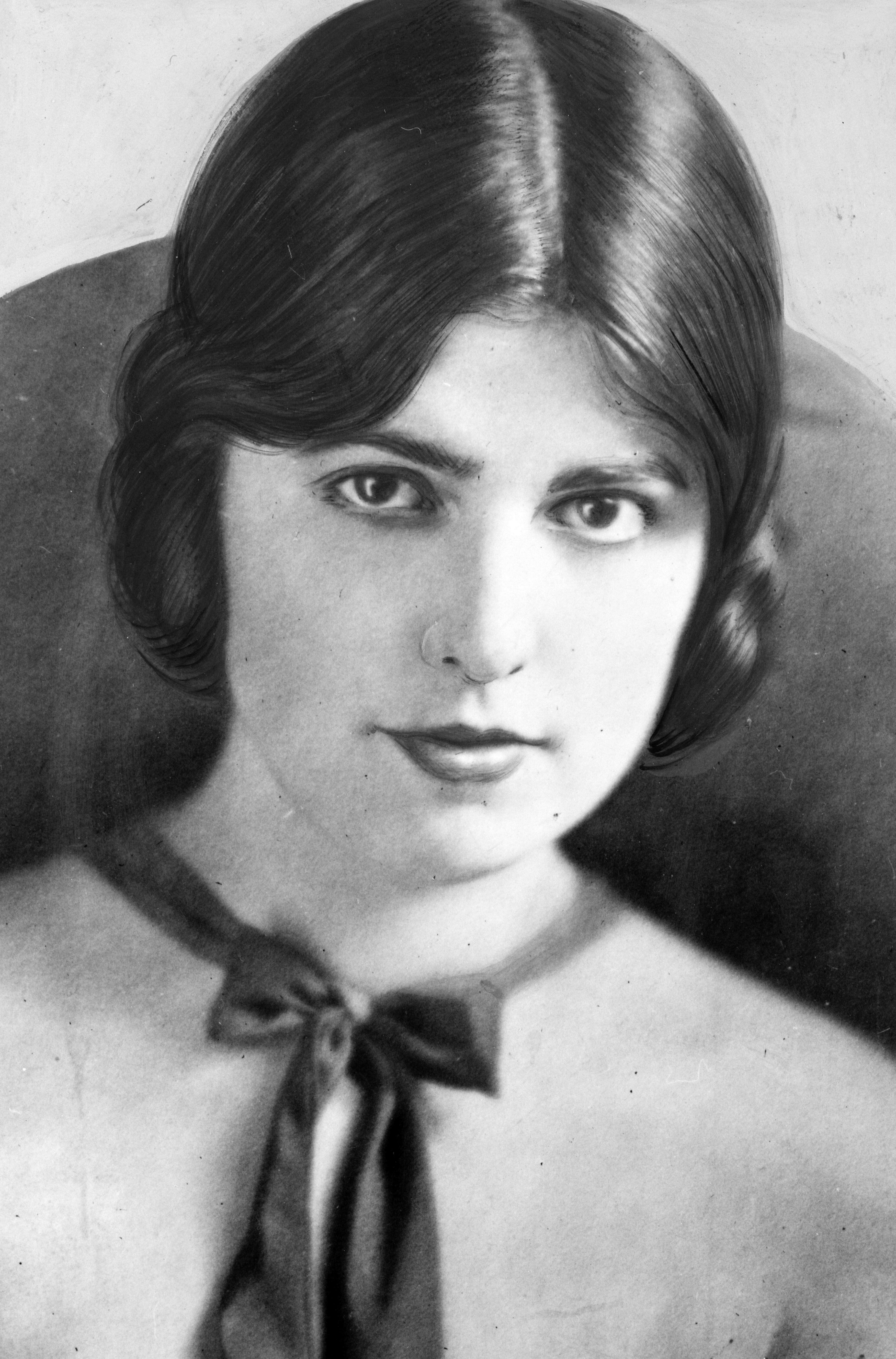 Retrato da modelo e atriz Virginia Rappe (1891-1921), cuja triste morte serviu para alimentar a imprensa sensacionalista e criar um clima de censura em Hollywood. 
