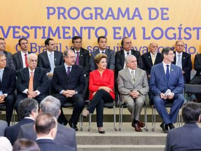 Dilma e sua equipe de Governo durante anuncio nesta ter&ccedil;a. / PR