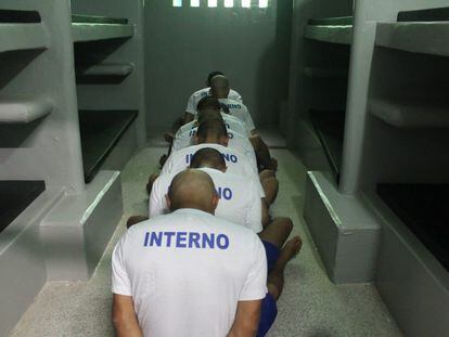 Um grupo de detentos na Cadeia Pública de Altos, no Piauí.