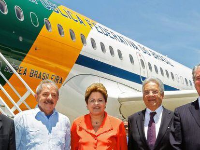 Sarney, Lula, Dilma, FHC e Collor antes de embarcarem para Johanesburgo.