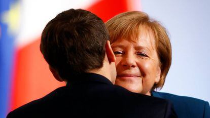 A chanceler alemã, Angela Merkel, e o presidente francês, Emmanuel Macron, em abril de 2018, em Berlim.