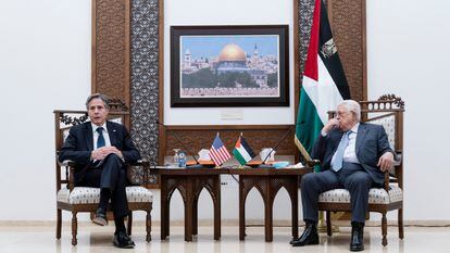 O secretário de Estado dos EUA, Antony Blinken, e o presidente palestino, Mahmoud Abbas, nesta terça-feira em Ramallah.