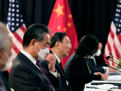 O conselheiro de Estado chinês, Yang Jiechi, durante a reunião das delegações diplomáticas dos EUA e China em Anchorage (Alasca).