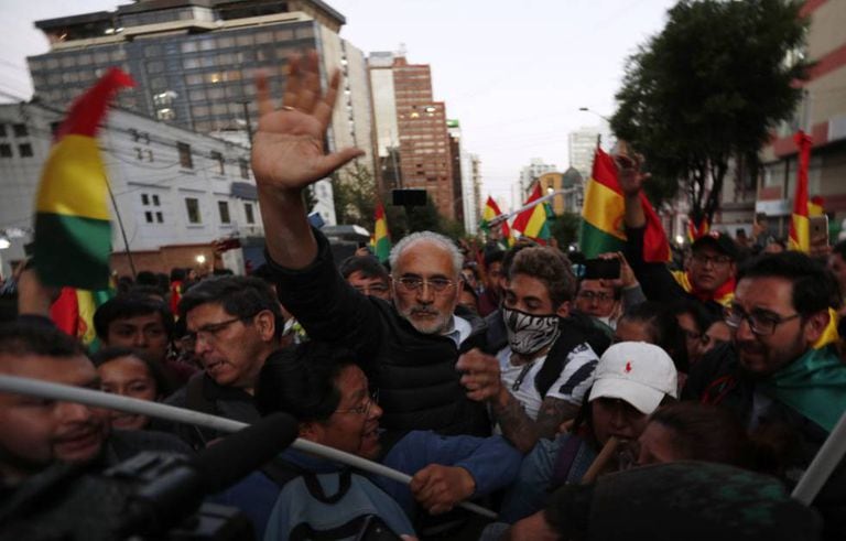 O candidato opositor, Carlos Mesa, nesta terça-feira, em uma marcha contra o Governo em La Paz.