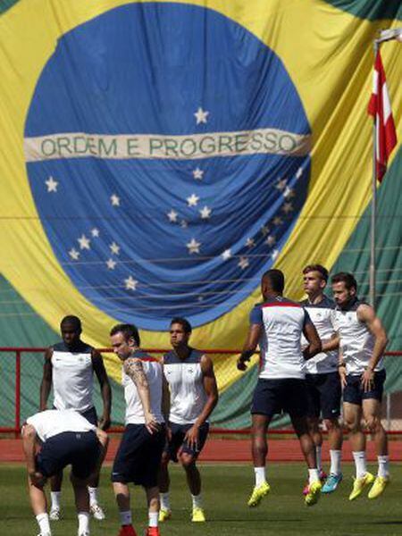Jogadores franceses treinam.