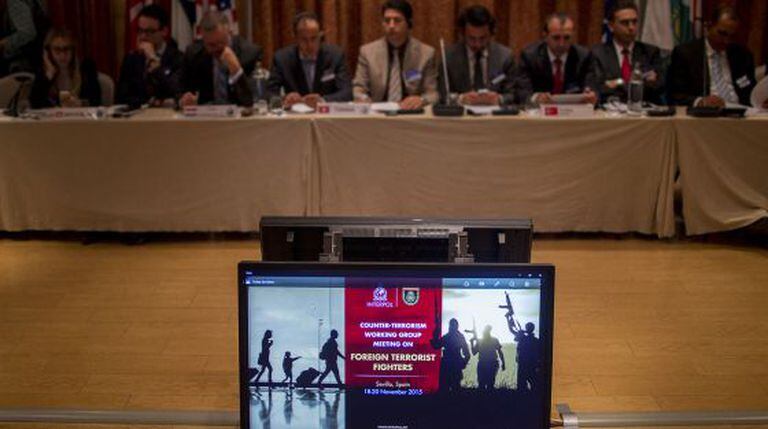 Representantes de vários países na reunião da Interpol.