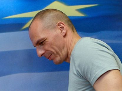 Yanis Varoufakis, em Atenas antes de sua entrevista coletiva.